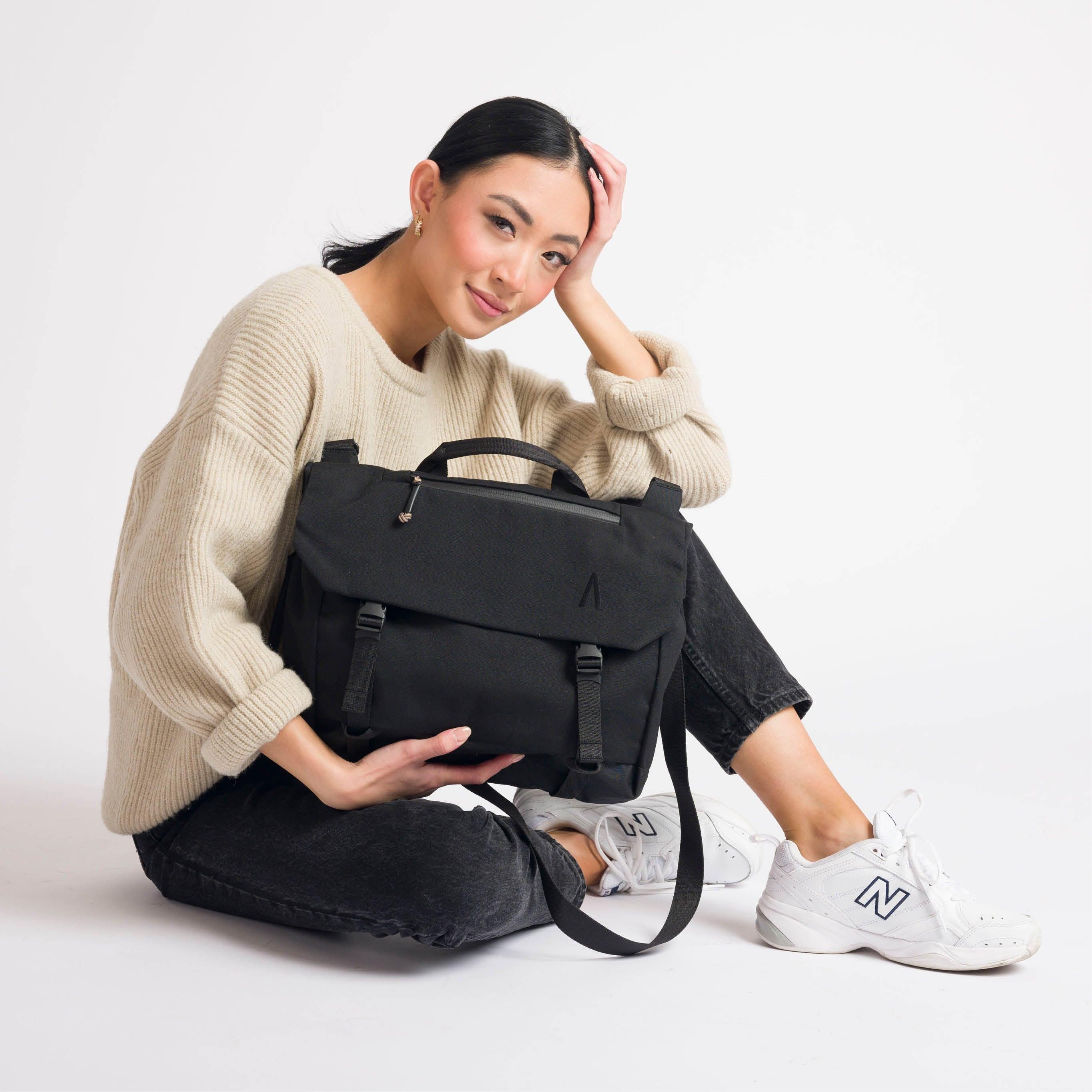 Rennen Shoulder Bag - Image 18