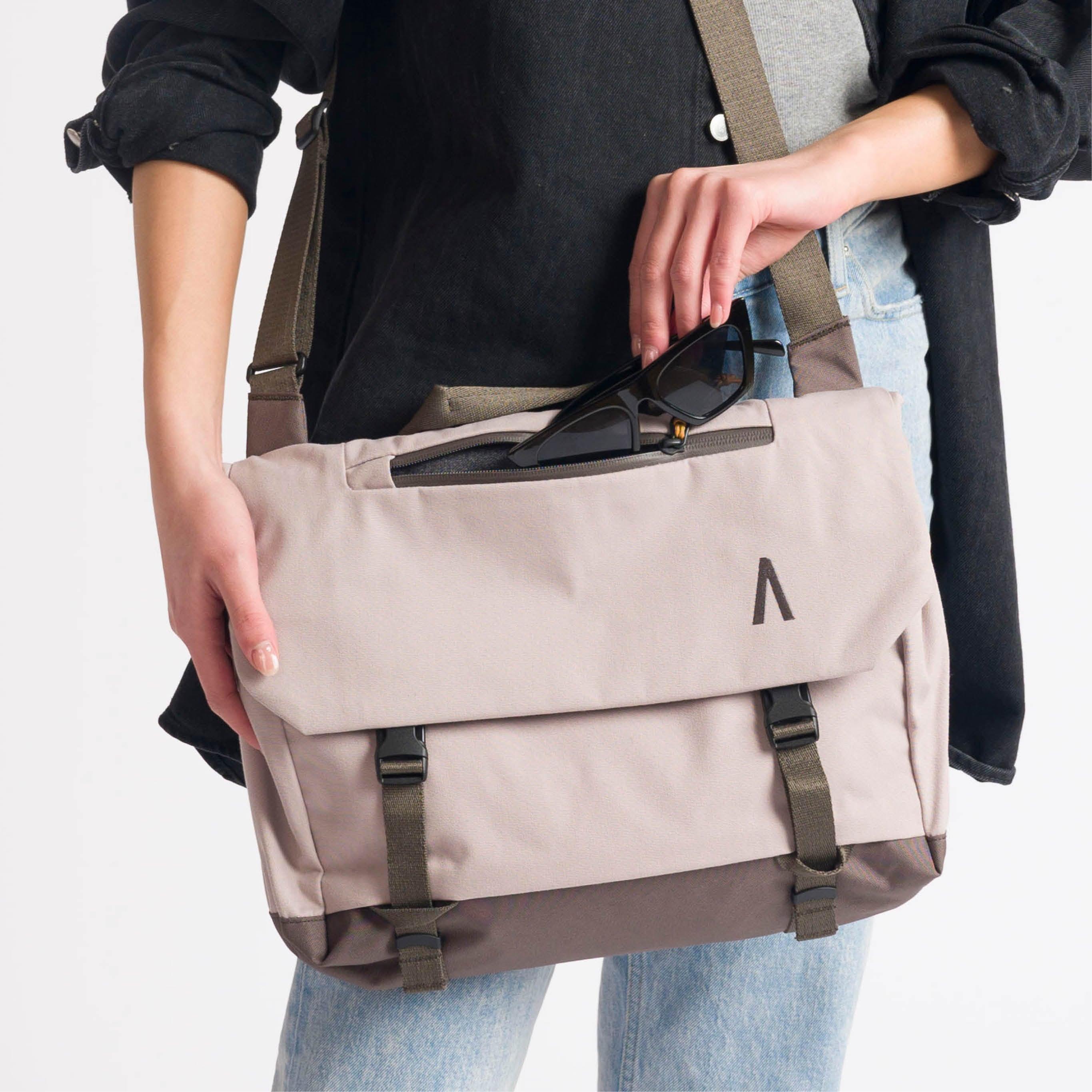 Rennen Shoulder Bag - Image 7